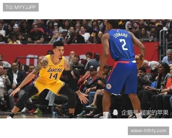 德雷克斯勒无球跑动制造错位，拉开空间效率提升